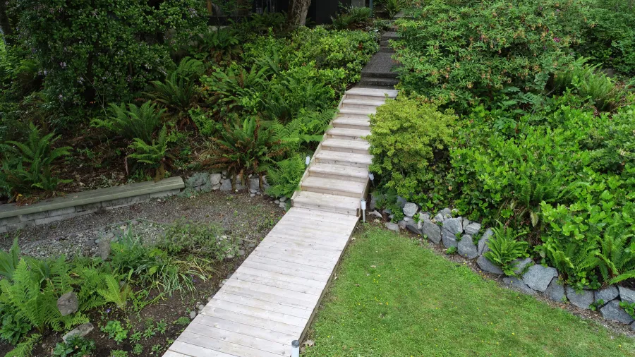 Custom Decks Standard cedar staircase bellevue washington