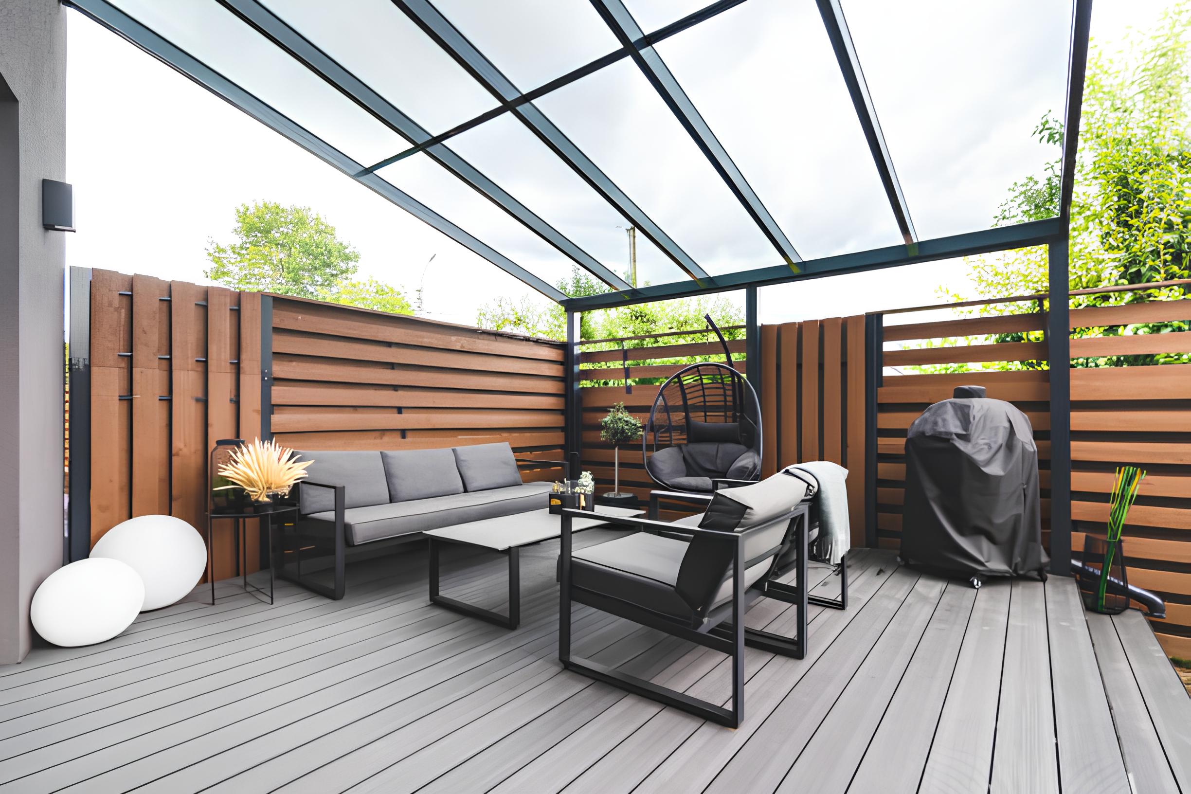 Composite Gray Deck With Privacy Screen