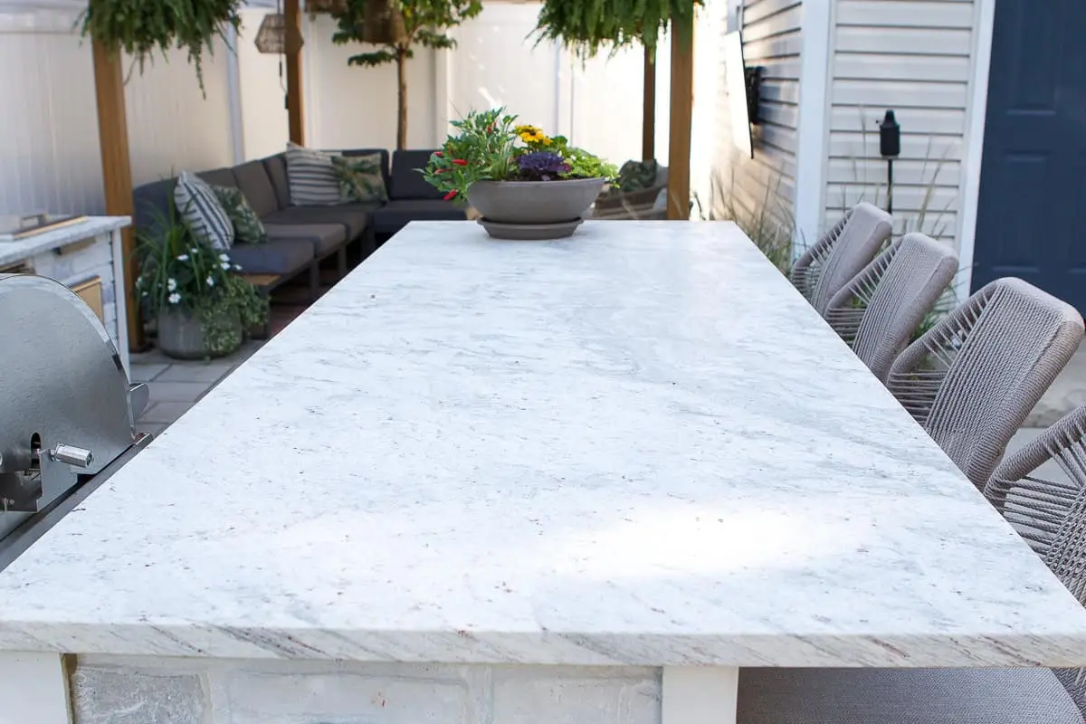 Benefits Of Professional Outdoor Bar Builder Services