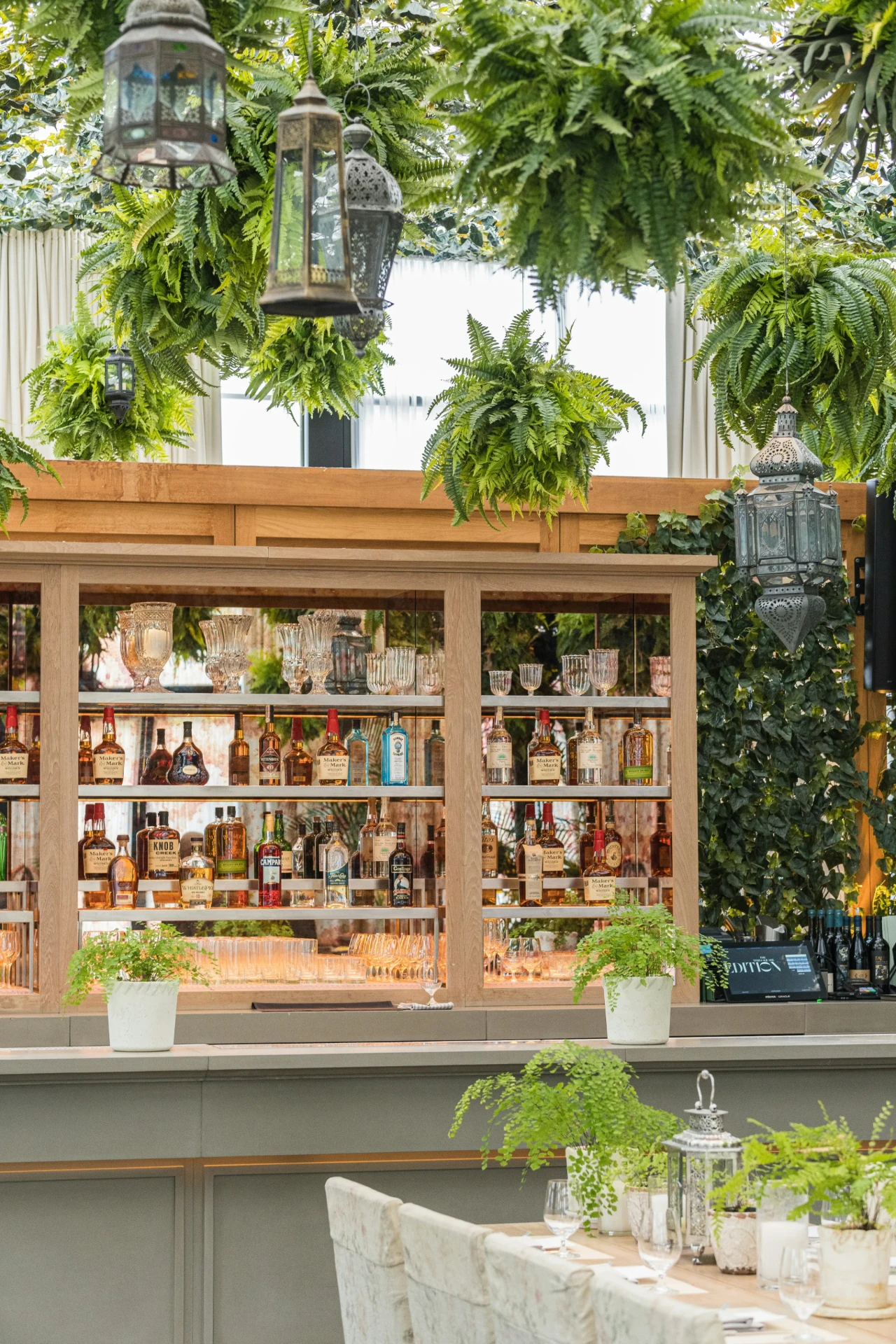 Built-In Bar Features
